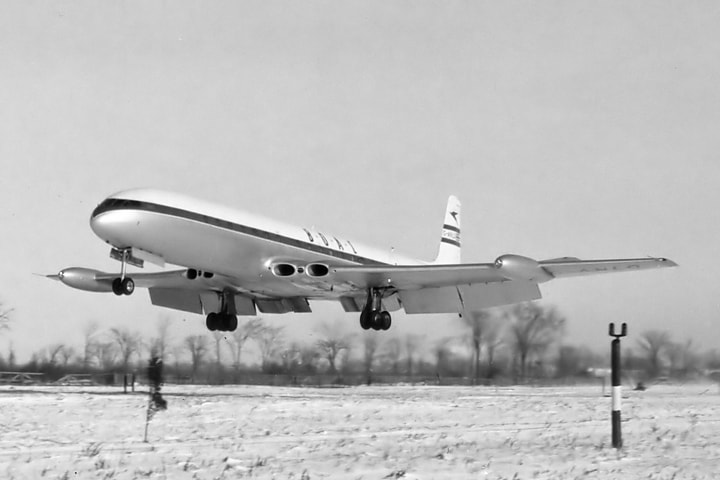 	
The first landing at Dorval airport of a de Havilland Comet-3, G-ANLO.