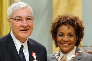 Fred Carmichael accepted the Order of Canada from Governor General Michaelle Jean in Ottawa April 7, 2010. (© Sgt. Serge Gouin, Rideau Hall)